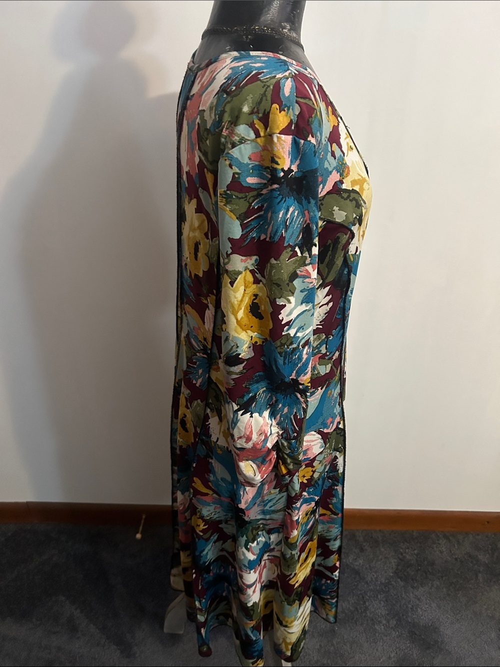 Sami & Jo Floral V-Neck Midi Dress with Crisscross Detail - Multicolor - Picture 5 of 7